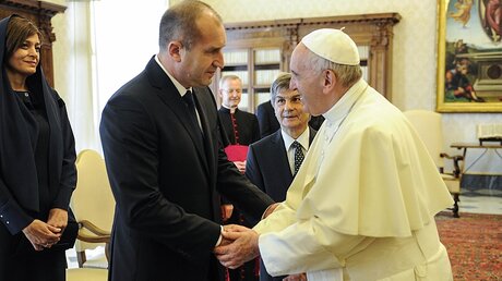 Papst Franziskus empfängt Rumen Radev, Staatspräsident von Bulgarien / © Paolo Galosi (KNA)