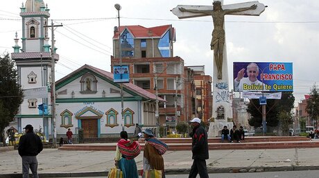 Auf einem Platz in El Alto, Bolivien, am 17.4.15 (dpa)