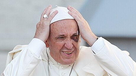Hoppla, windig im Vatikan / © Paul Haring (KNA)