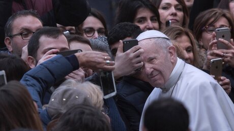 Ein Selfie mit dem Papst / © Evandroinetti/Pool/Picciarella (dpa)