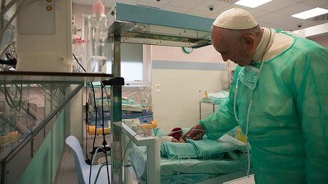 Papst Franziskus im Kinderkrankenhaus / © Osservatore Romano (KNA)