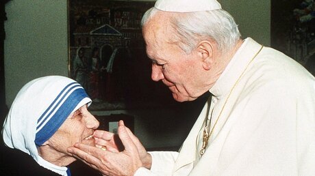 Bald beide heilig: Mutter Teresa und Papst Johannes Paul II. / © epa_ansa_Vatikan (dpa)