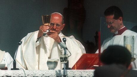 Gottesdienst in Medellin mit Papst Paul VI. während seiner Reise nach Kolumbien  / © Hans Knapp (KNA)