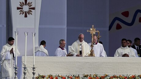  Papst Franziskus bei der Eucharistiefeier in Bogotá  / © Alvaro Tavera (dpa)