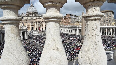 Wie steht es um die Finanzen im Vatikan? / © EPA/Ettore Ferrari (dpa)