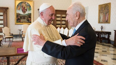 Peres beim Papst (dpa)