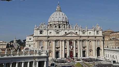 Medienberichte: Papst entlässt Vatikan-Mitarbeiter (KNA)