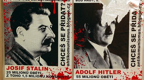 Plakate von Hitler und Stalin in Prag / © vicspacewalker (shutterstock)