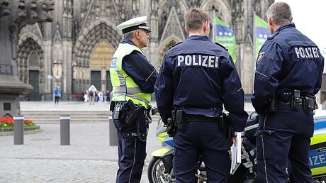 Polizeieinsatz am Kölner Dom / © Moritz Dege  (DR)