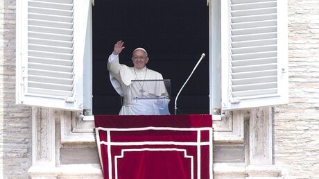 Papst Franziskus während des Angelus-Gebets / ©  EPA/MAURIZIO BRAMBATTI (dpa)