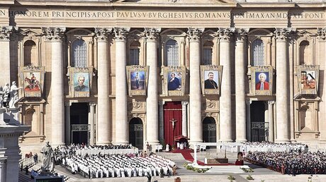 Heiligsprechungen auf dem Petersplatz / © Giogio Onorati (dpa)