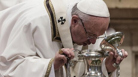 Papst Franziskus feiert die Chrisam-Messe / © Angelo Carconi (dpa)