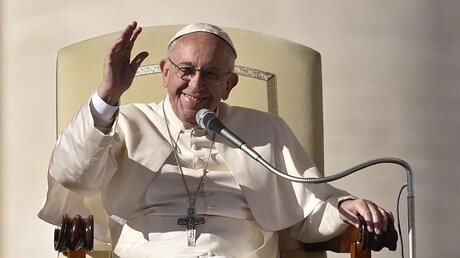 Papst Franziskus bei der Generalaudienz / © Giorgio Onorati (dpa)