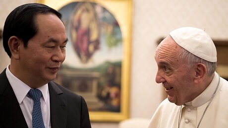  Papst Franziskus trifft den Präsidenten der Sozialistischen Republik Vietnam, Tran Dai Quang / © Maurizio Brambatti (dpa)