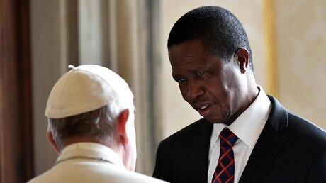 Papst empfängt Präsident Sambias  / © ALBERTO PIZZOLI (dpa)