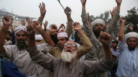 Proteste nach Freispruch von Christin in Pakistan dauern an  / © K.M. Chaudary (dpa)