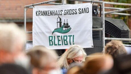 Proteste zum Erhalt des Hamburger Kiinikums Groß-Sand / © Michael Althaus (KNA)