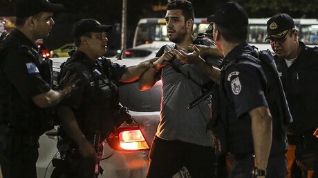 Polizei bei Protesten in Rio de Janeiro / © Antonio Lacerda (dpa)