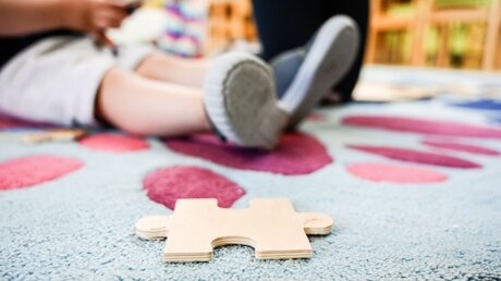 Puzzle im Kindergarten / © Julia Steinbrecht (KNA)