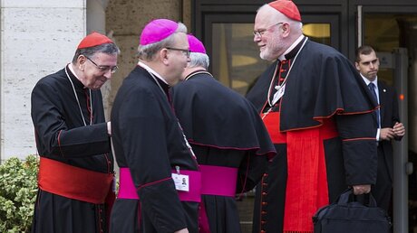 Kardinal K. Koch, Bischof Bode und Kardinal Marx (v.l.)  / © Andrea Krogmann (KNA)