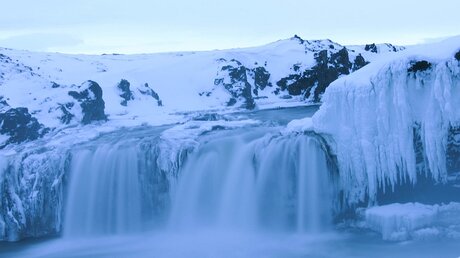 Wasserfall im Norden von Island / © Maike Müller (KNA)