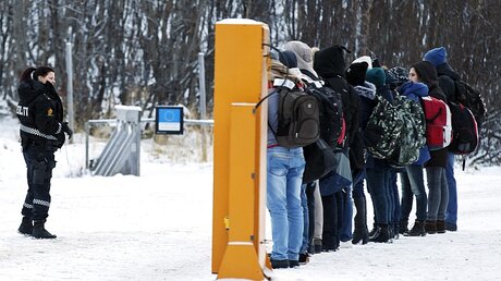 Flüchtlinge an der russisch-norwegischen Grenze / © Cornelius Poppe (dpa)