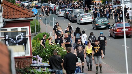 Metal-Fans in Wacken (dpa)