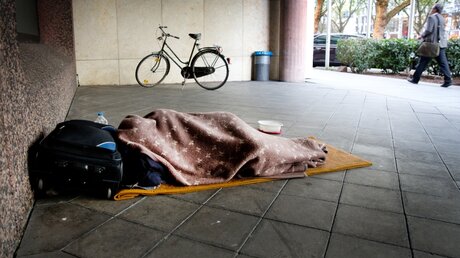 Obdachloser auf der Straße (dpa)