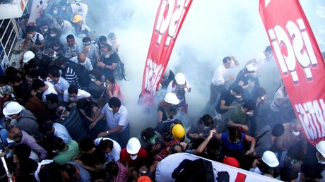 Tränengasattacke in Istanbul (dpa)