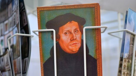 Postkarte mit Martin Luther (dpa)