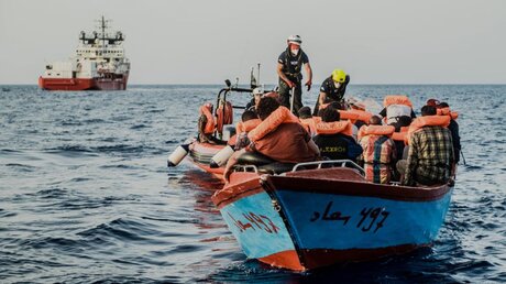 Rettung von Migranten auf dem Mittelmeer / © Flavio Gasperini/SOS Mediterranee (dpa)