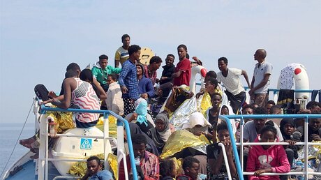 Über 7000 Flüchtlinge gerieten an Ostern in Seenot / © IUVENTA Jugend Rettet e.V. (dpa)