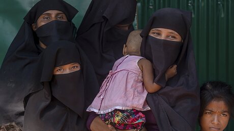 Rohingya-Flüchtlinge in Bangladesch – in ihrer Heimat Myanmar dürfen sie keine Burka tragen / © Dar Yasin (dpa)