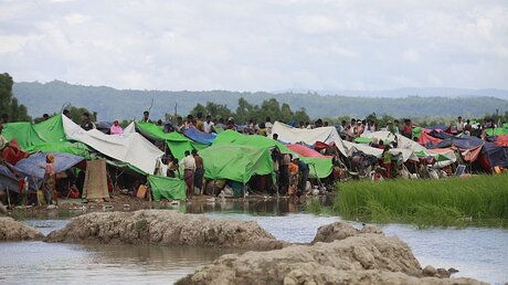 Rohingya-Flüchtlinge in provisorischen Zelten / © Suvra Kanti Das (dpa)