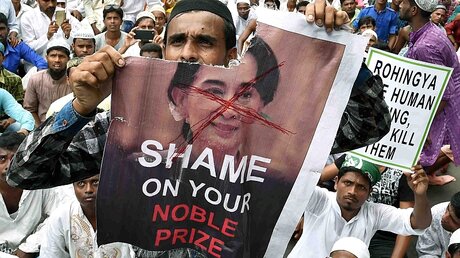 Muslimische Demonstranten protestieren in Kolkata gegen die Unterdrückung und Gewalt gegenüber den Rohingyas in Myanmar / © Kol- SM (dpa)