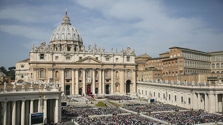 Vatikan publiziert neues Schreiben zu Charismatikern / © Stefano Dal Pozzolo (KNA)