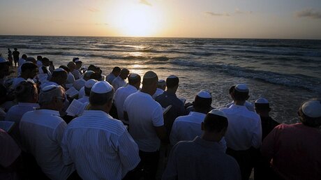 Juden in Aschdod (Israel) zelebrieren das Neujahrsfest / © Avi Roccah (dpa)