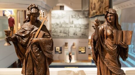 Rubens-Ausstellung: Skulpturen des Chorgestühls der ehemaligen Zisterzienserabtei zu Hemiksem des Künstlers Ludovicus Willemssens / © Friso Gentsch (dpa)
