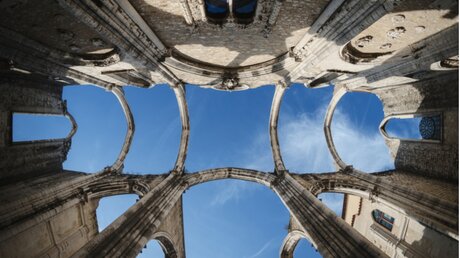 Ruinen des alten Klosters Carmo in Lissabon / © Alessandro Cristiano (shutterstock)
