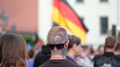 Sachsen-Anhalt, Köthen: Teilnehmer einer Demonstration von rechtsgerichteten Bündnissen anlässlich  (dpa)