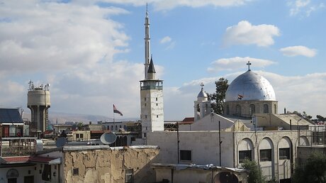 Das christliche Viertel von Damaskus mit dem Paulustor, Minarett und der Kuppel der Armenisch-Apostolischen Kirche. (DBK)