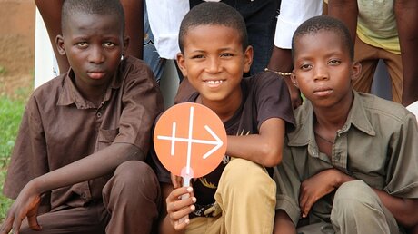 Schüler einer kirchlichen Schule in Burkina Faso (KiN)