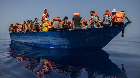Seenotrettung auf dem Mittelmeer / © Santi Palacios/AP (dpa)