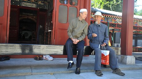 Senioren vor dem Himmelstempel in Peking / © Katharina Ebel (KNA)