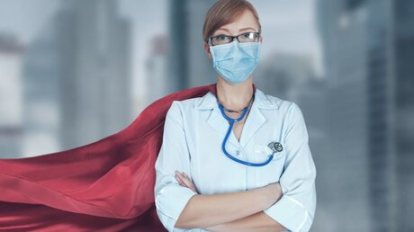 Sind Pflegerinnen und Pfleger Helden? / © Avesun (shutterstock)