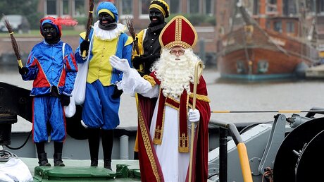 Sinterklaas und Zwarte Piet  / © Ingo Wagner (dpa)