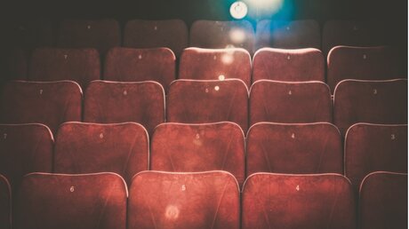 Sitzreihen im Kino / © Nejron Photo (shutterstock)