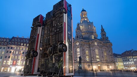 Skulptur "Monument" in Dresden / © Sebastian Kahnert (dpa)