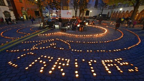 Caritas-Solidaritätsaktion "Eine Million Sterne" in Freiburg / © Patrick Seeger (dpa)