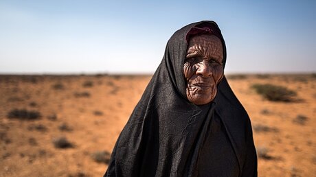 Eine Farmerin im Nordosten Somalias / © Anna Mayumi Kerber (dpa)
